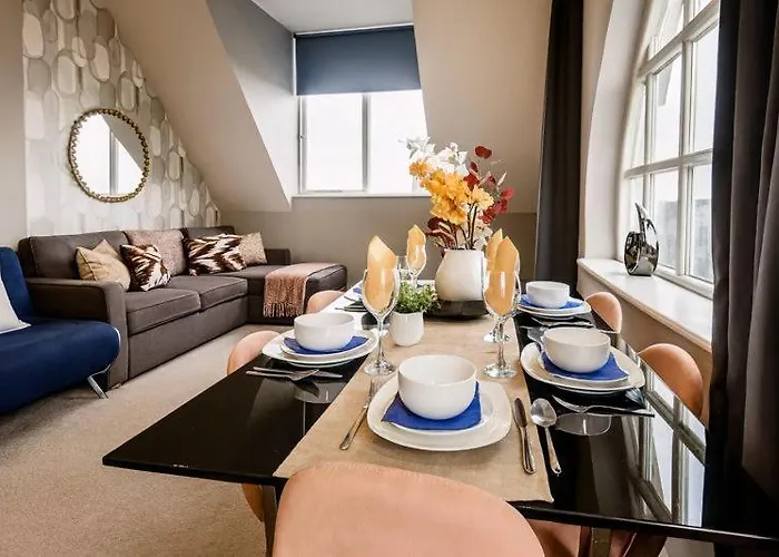 The Artists Penthouse In דירה *